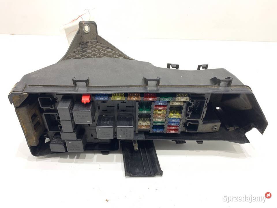 SKRZYNKA BEZPIECZNIKÓW VOLVO V70 II 9494210