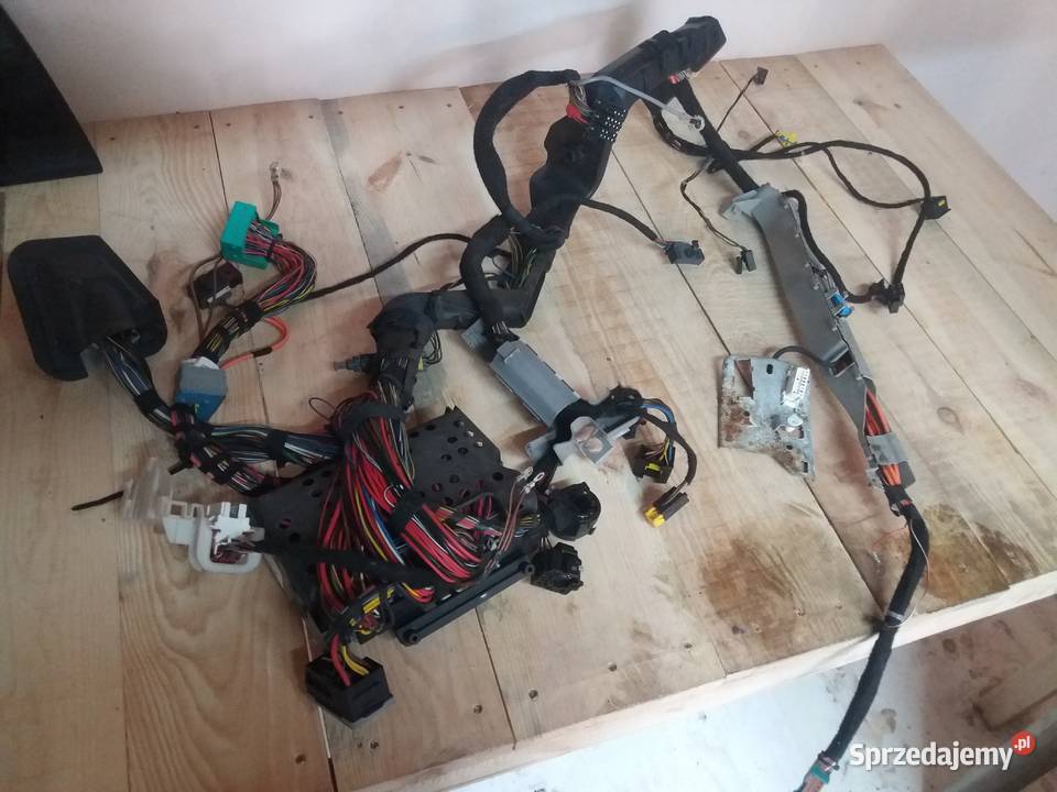 WIĄZKA ELEKTRYCZNA wnętrza z pod konsoli ASTRA sprzedam