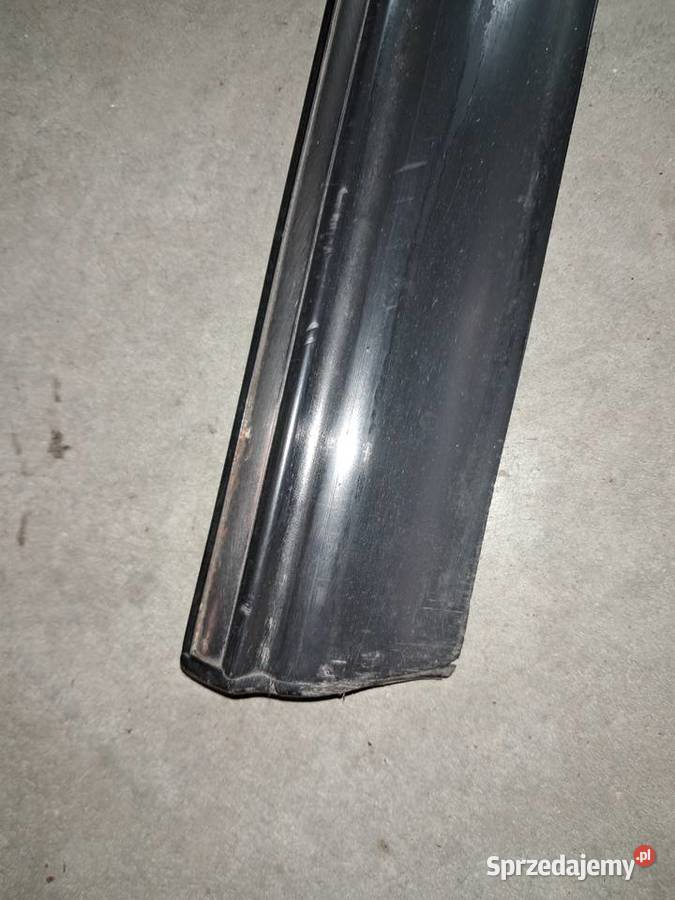 LISTWA DOLNA DRZWI PRAWYCH MERCEDES W123 COUPE