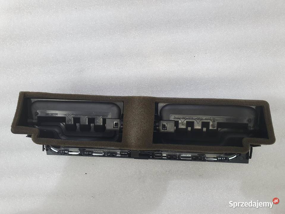 KRATKA NAWIEWU ŚRODKOWA AUDI A5 8T 8T2820951B osobowe Kratki nawiewu sprzedam