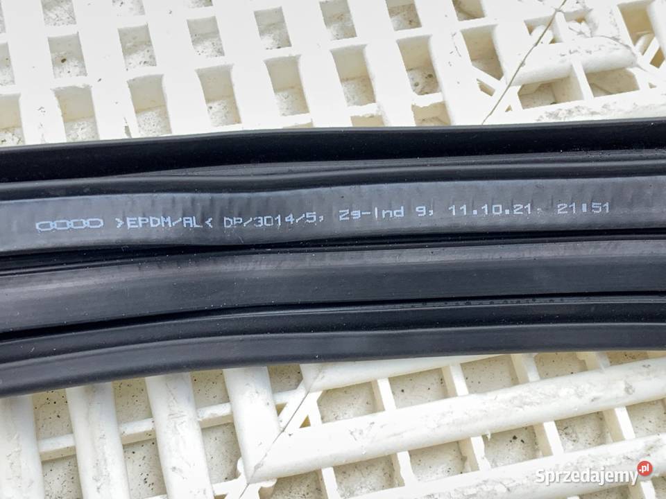 USZCZELKA DRZWI PRZÓD LEWA AUDI A7 C8