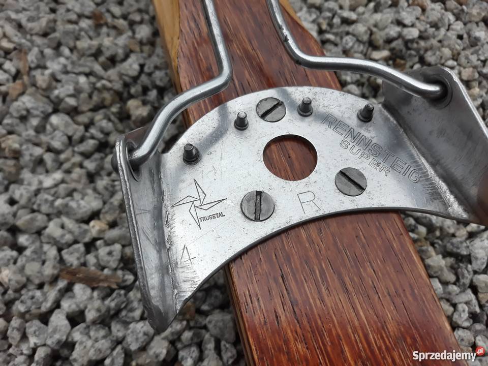 Stare drewniane narty biegowe