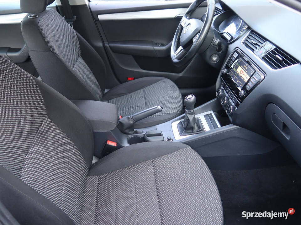 Skoda Octavia 16 TDI światła przeciwmgielne Katowice