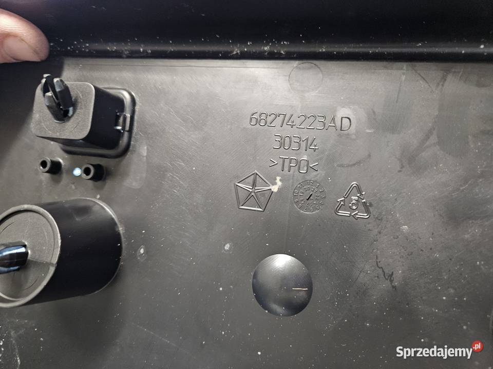 DODGE RAM 1500 V 19 RAMKA PODSTAWA TABLICY