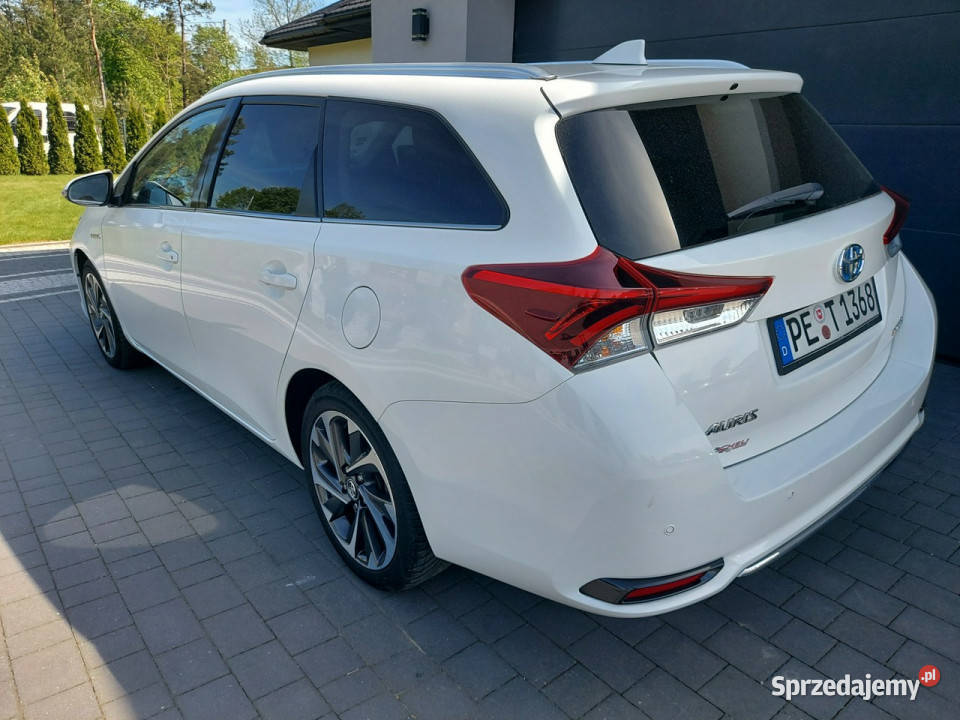 Toyota Auris 18 hybrid climatronic kamera grzane światła przeciwmgielne Drelów