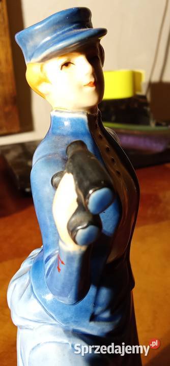 Figurka Damy z lornetką firmy Goebel Resko