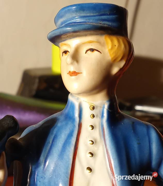 Figurka Damy z lornetką firmy Goebel Resko