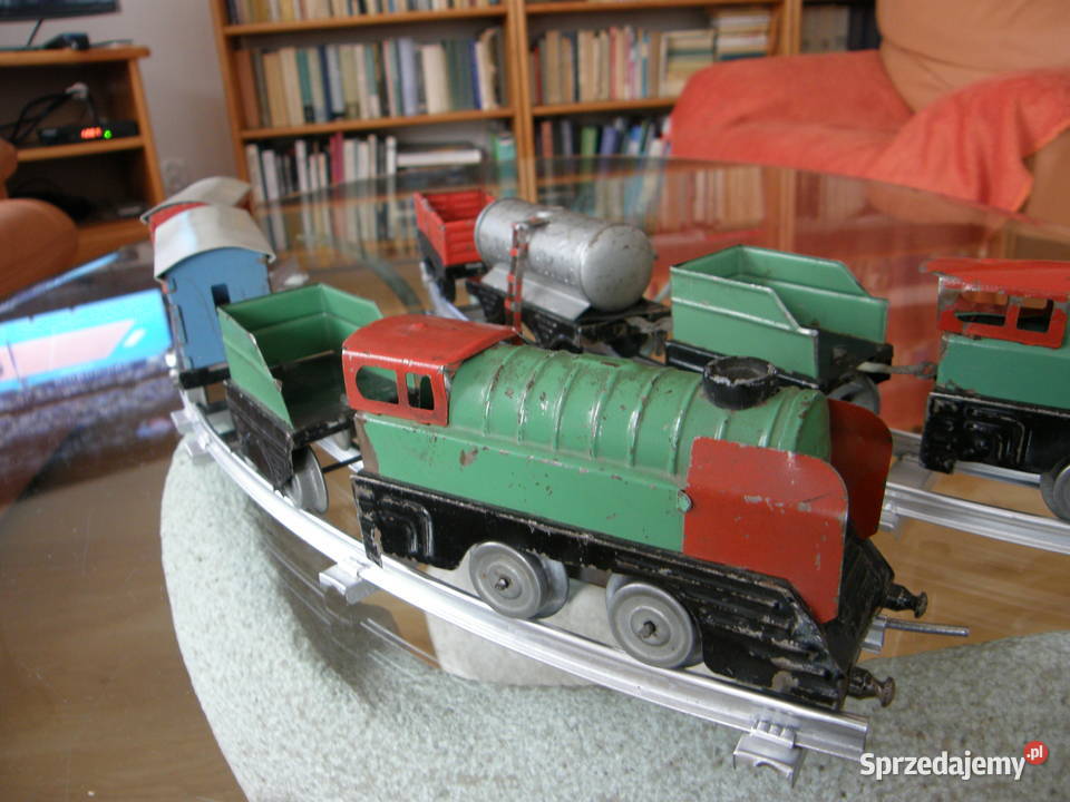 Dwa zestawy IGRA Dodatkowa lokomotywa FILM Radzewice