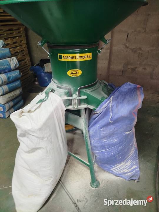 Bąk rozdrabniacz śrutownik gniotownik śruta