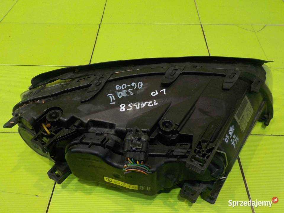 VOLVO S80 II 07r XENON lampa lewa przod 30796135 Suków