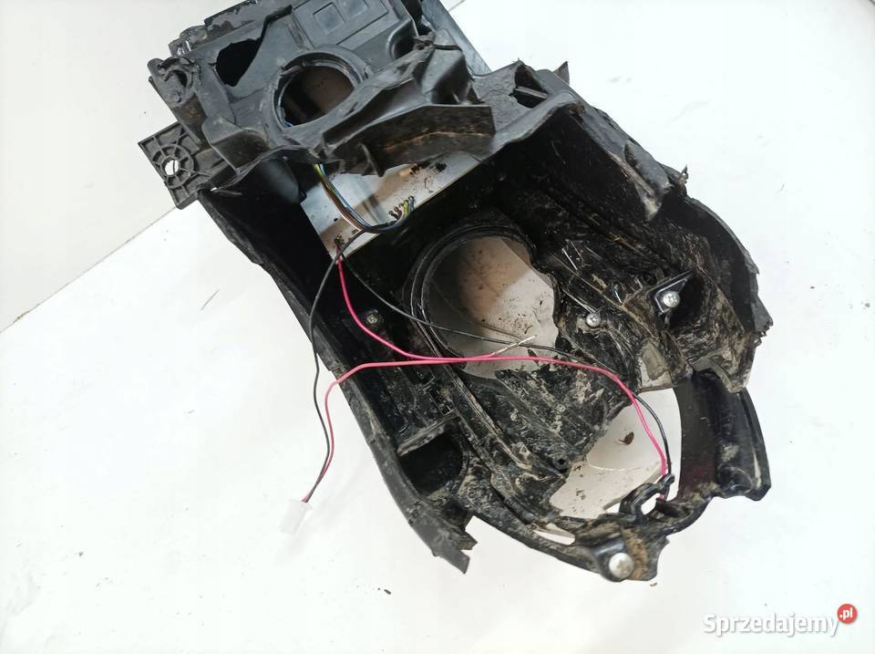 LAMPA PRZÓD PRAWA USZKODZONA Dodge Charger VII