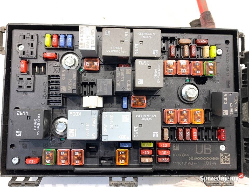 SKRZYNKA BEZPIECZNIKÓW OPEL ZAFIRA C 13368644 osobowe