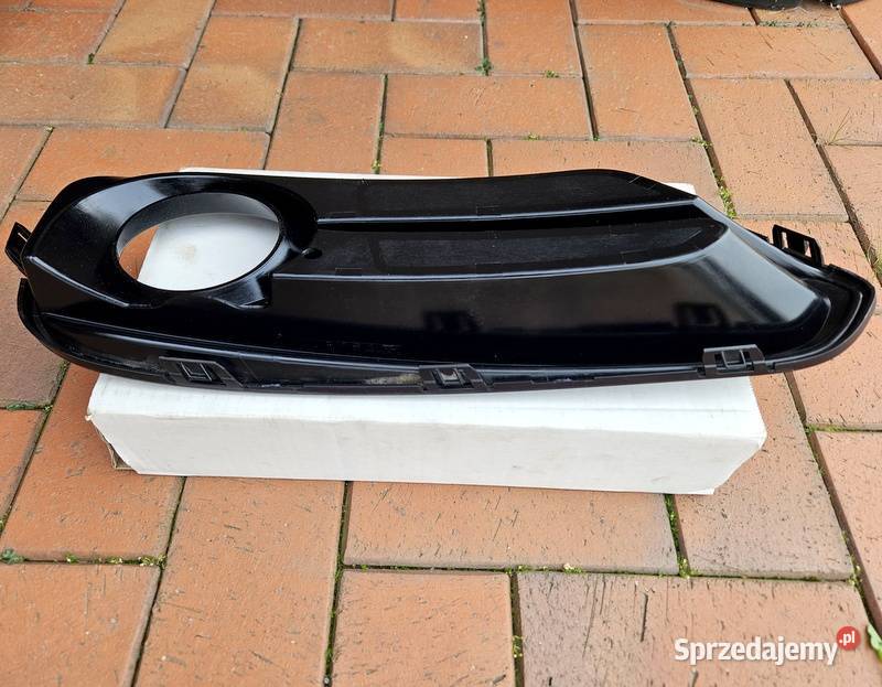 BMW F20 F30 Kratka halogenu prawa 51117371668 osobowe Milicz