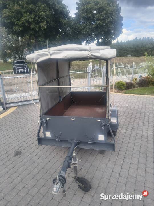 Przyczepka samochodowa z plandeką do rejestracji