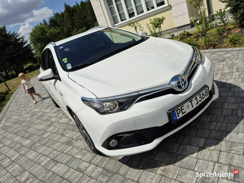 Toyota Auris 18 hybrid climatronic kamera grzane światła LED Drelów