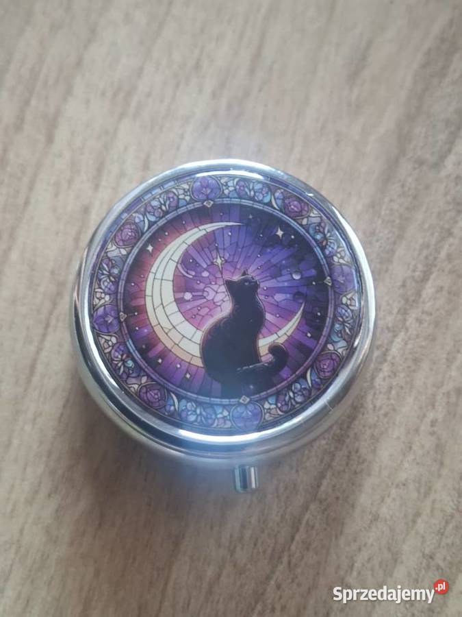 Pudełko metalowe na leki z lusterkiem puzderko kujawsko-pomorskie Wąbrzeźno