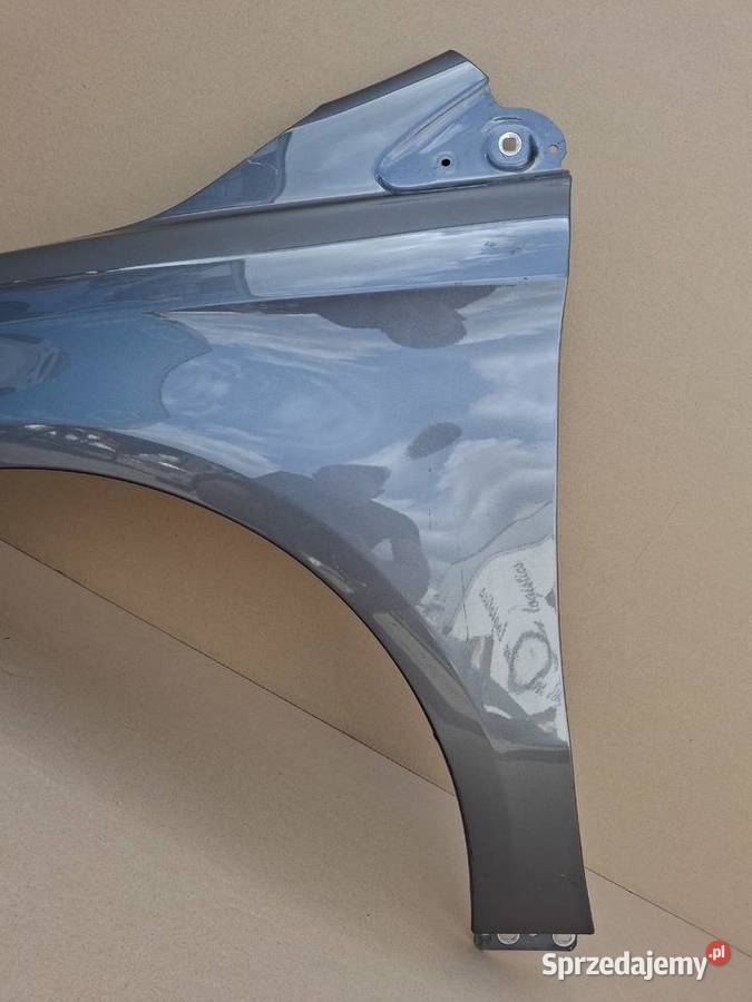 MERCEDES BKLASA W246 BŁOTNIK LEWY PRZÓD Bieleń