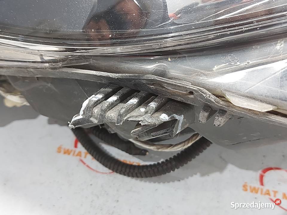 PEUGEOT 2008 lampa prawa przód ANGLIK Kielce