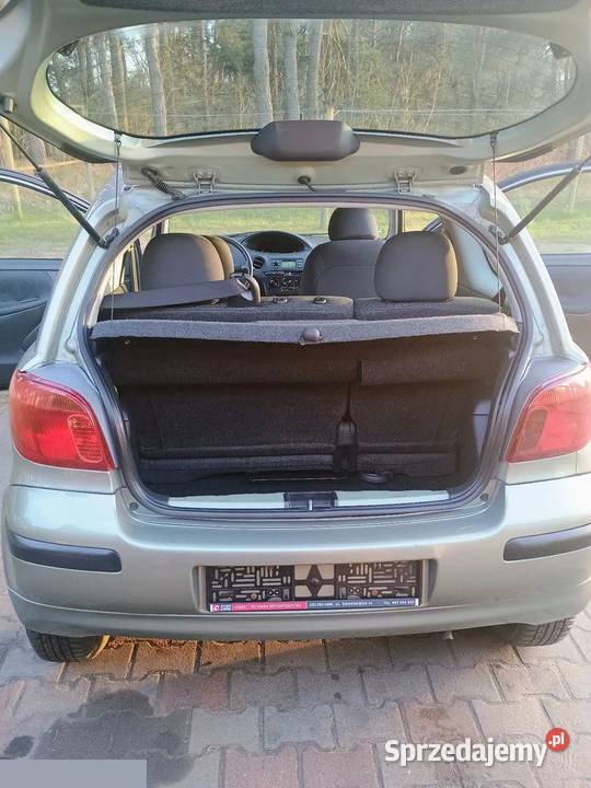 Toyota Yaris 10 benzyna 65 2003r Dynamiczny i