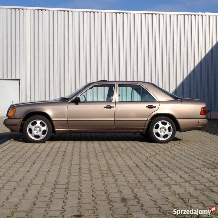 Mercedes W124 250D sedan 1988r wąska listwa Rok produkcji 1988 Legnica