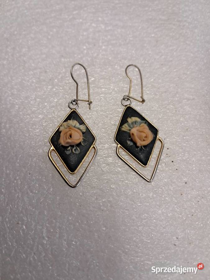 kolczyki z prlu stan długość razem z zaczepem 4 sprzedam