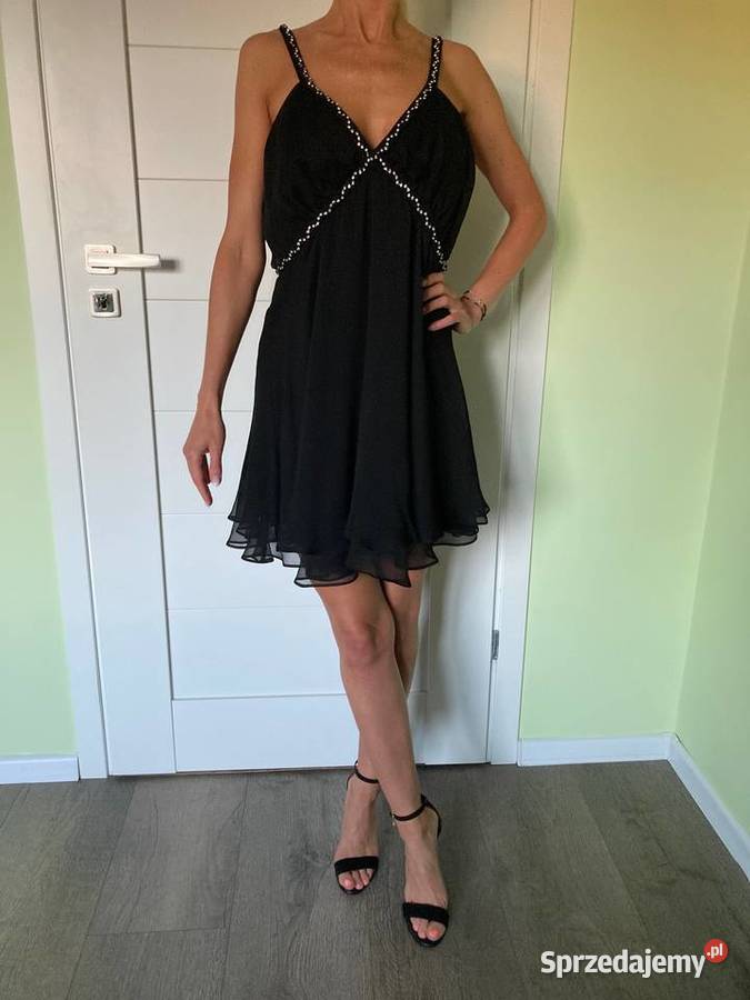 Modna czarna szyfonowa mini sukienka Miss Bez wzoru Nisko