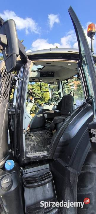 Ciągnik Valtra N174