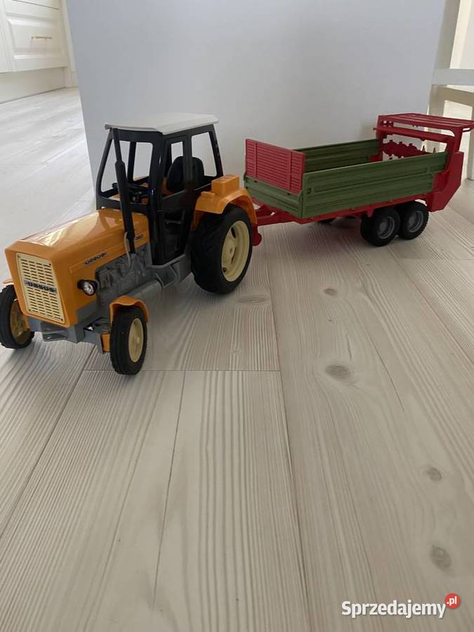 Traktor Ursus z rozrzutnikiem Bruder Otmice