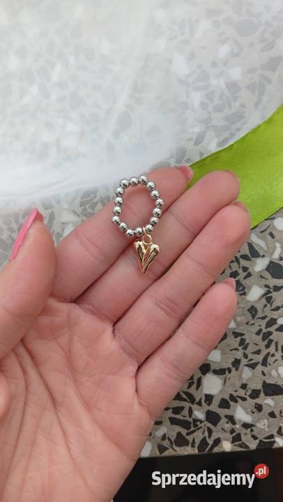 Pierścionek elastyczny z serduszkiem Czemierniki