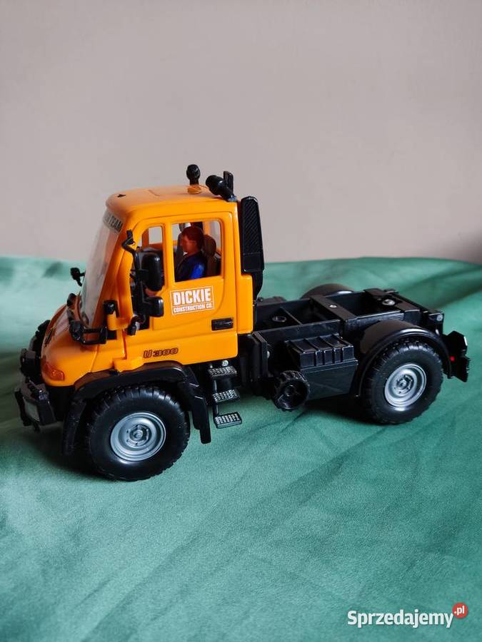 Model samochodu zabawka MercesesBenz Unimog U300