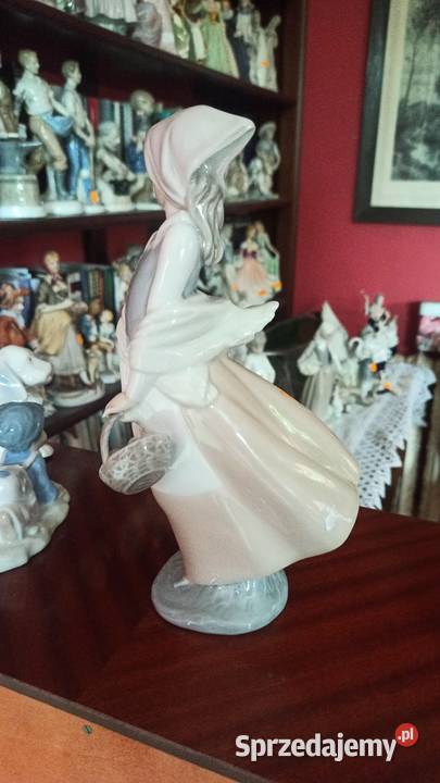 Dziewczyna z koszem kwiatów NAO
Hand made in pomorskie Gdańsk