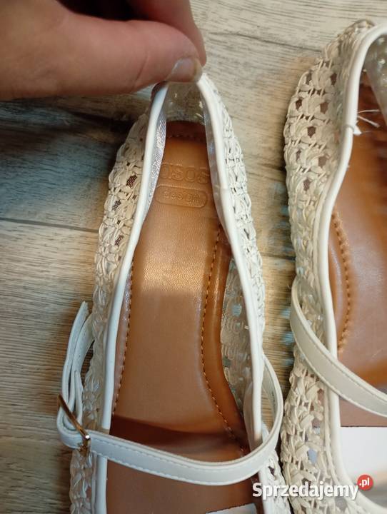 40 ASOS Białe baleriny ażurowe z zapięciem z Asos małopolskie Kraków sprzedam