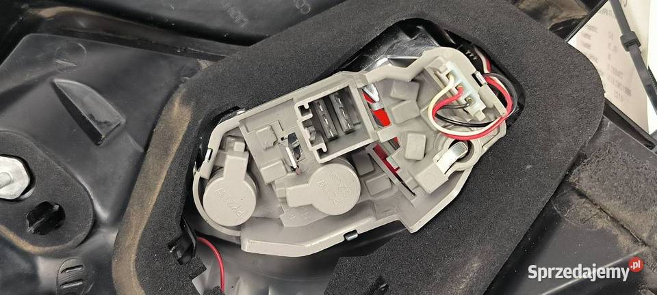 LAMPA PRAWA TYŁ VOLVO V60 Lipno