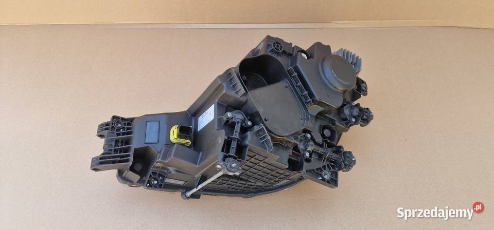 MERCEDES ACTROS MP4 MP5 REFLEKTOR LAMPA PRAWA