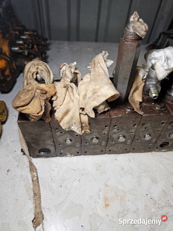 Rozdzielacz hydrauliczny Danfoss PVG 32 Case 595