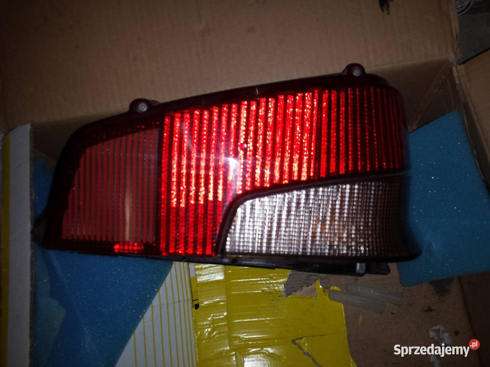Lampy tylne Peugeot 106r model 1 1996r Mielec