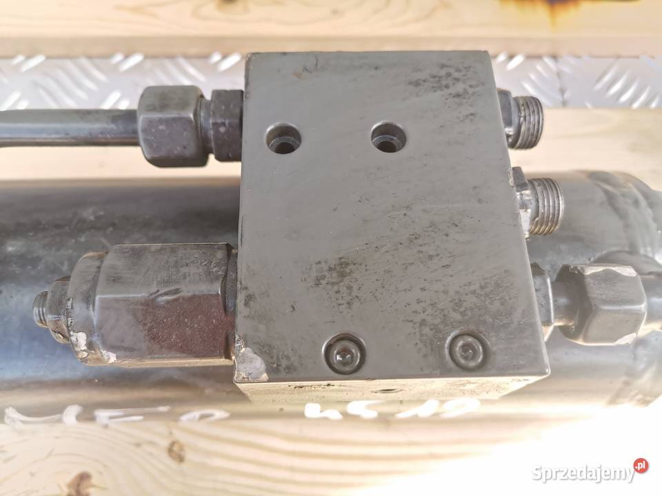 Siłownik wychyłu łyżki Weidemann T 4512 Wilkowo