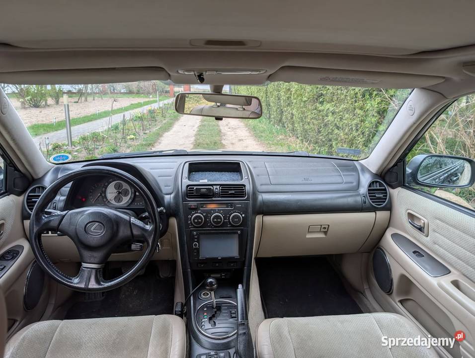 Lexus is200 Doinwestowany 20r6 automat Benzyna IS Krasienin-Kolonia