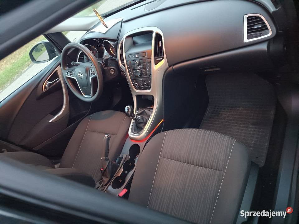 Opel Astra J 17 CDTI 110 Doinwestowany