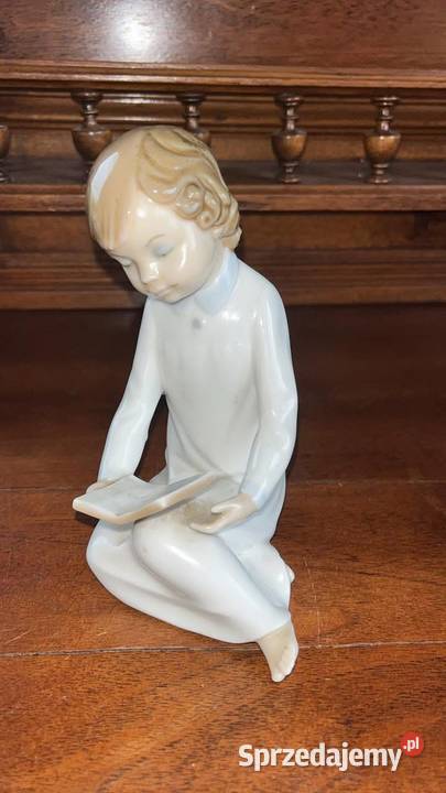 Chłopiec czytający książkę Zaphir Lladro pomorskie Gdańsk