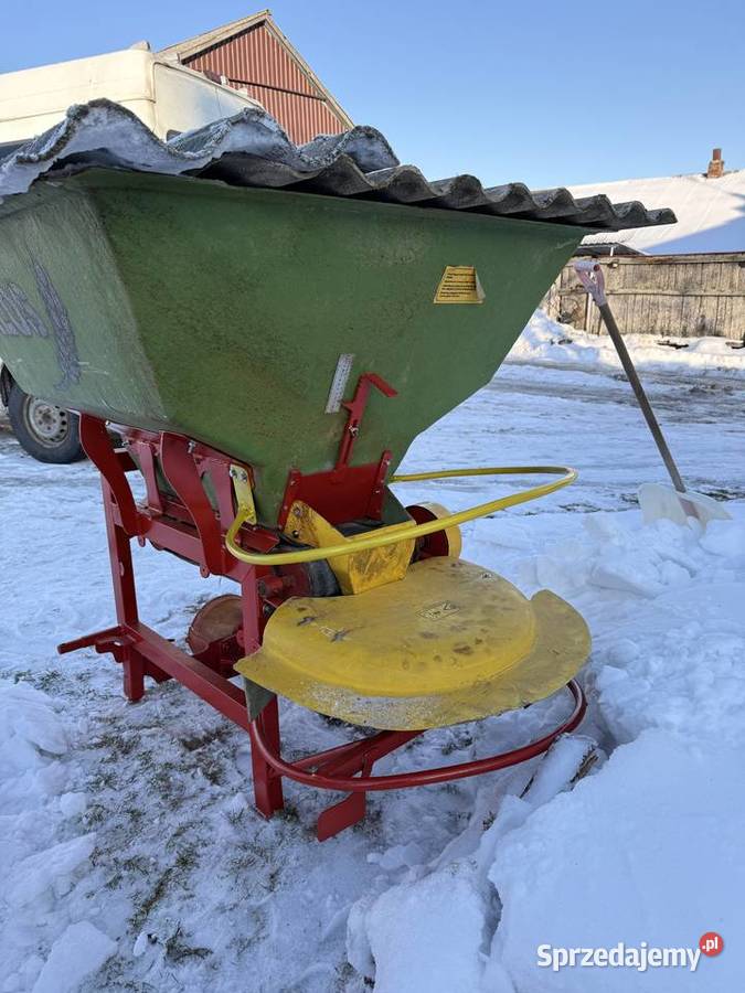 Rozsiewacz nawozu Kłos Motyl do wapna soli Kraśnik