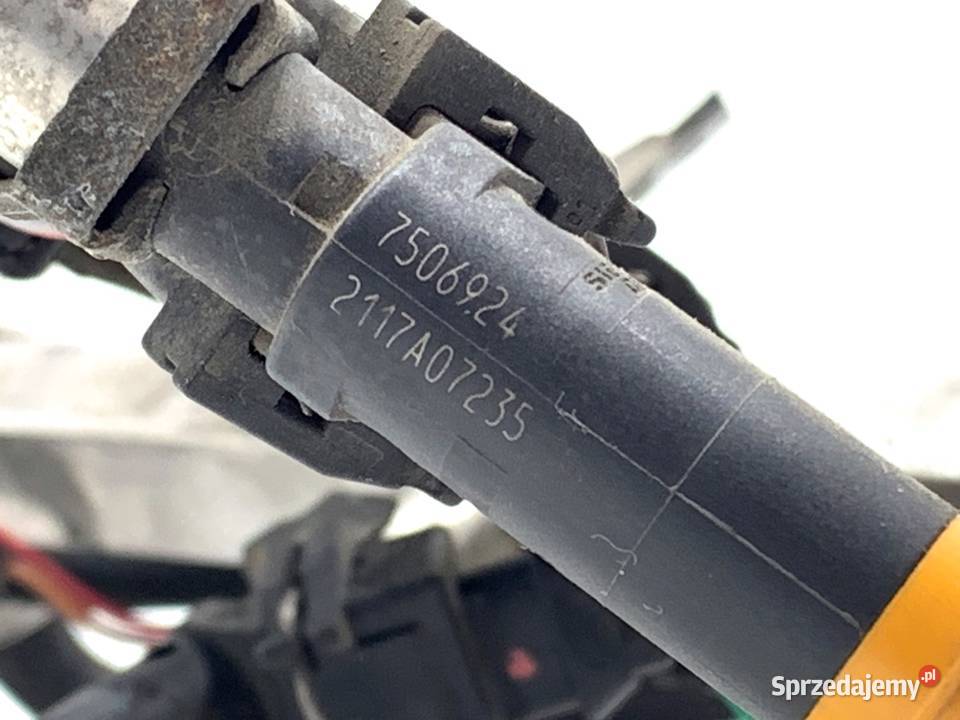 LISTWA WTRYSKOWA BMW E65 7506924 36 272