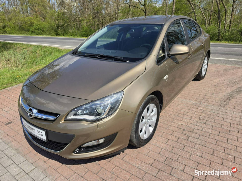 Opel Astra Opel Astra Sedan 14 benzynka w tempomat sprzedam