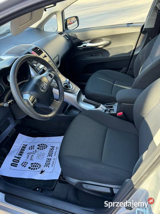 Toyota Auris 18 hybryda