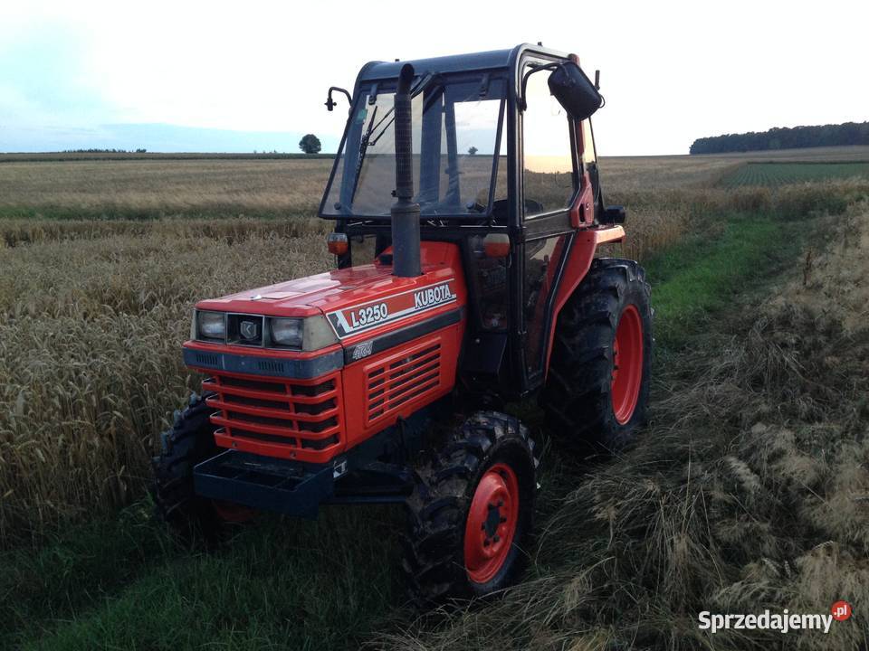 Kubota L3250 4x4 40 Stefanówka