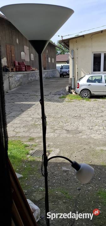 Lampa stojąca srebrna z białymi kloszami