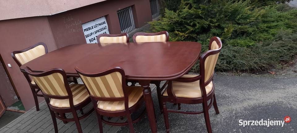 stół plus sześć krzeseł