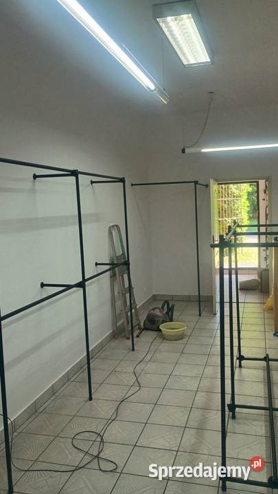 Wyposażenia butiku odzieżowegomanekiny regały Kęty