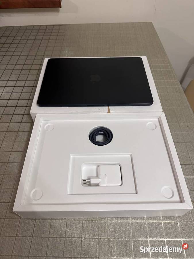 MacBook Air 15 M3 8GB RAM 256GB SSD bateria 100 Witowo sprzedam