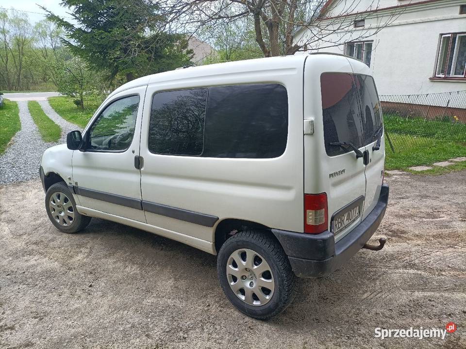 Peugeot Partner Dangel 4x4 16 HDI Rok produkcji 2008 Blizne